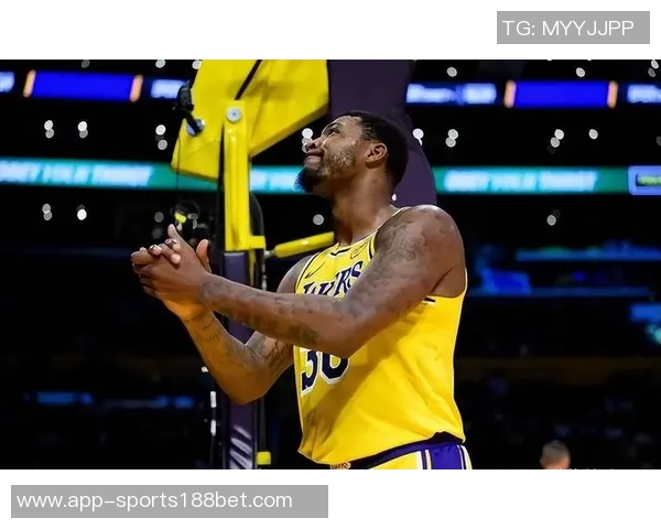 小里若成湖人核心却防守乏力球队争冠之路将面临严峻挑战 小里若成湖人核心却防守乏力球队争冠之路将面临严峻挑战